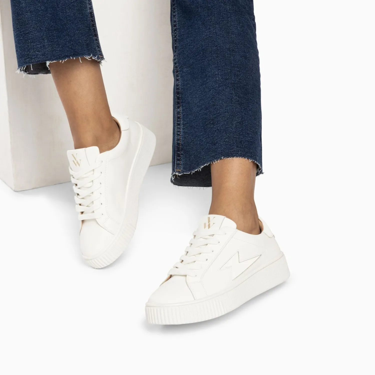 Vanessa Wu Sneakers>Baskets Eclair Angie Blanches Monochrome A Lacets