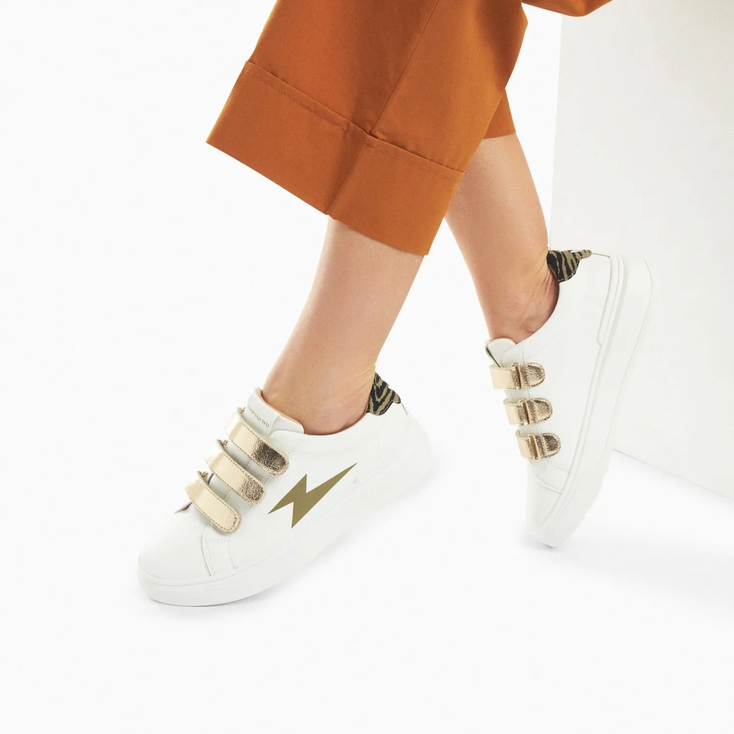 Vanessa Wu Sneakers>Baskets Eclair Salome Blanc Et Kaki A Scratchs Or