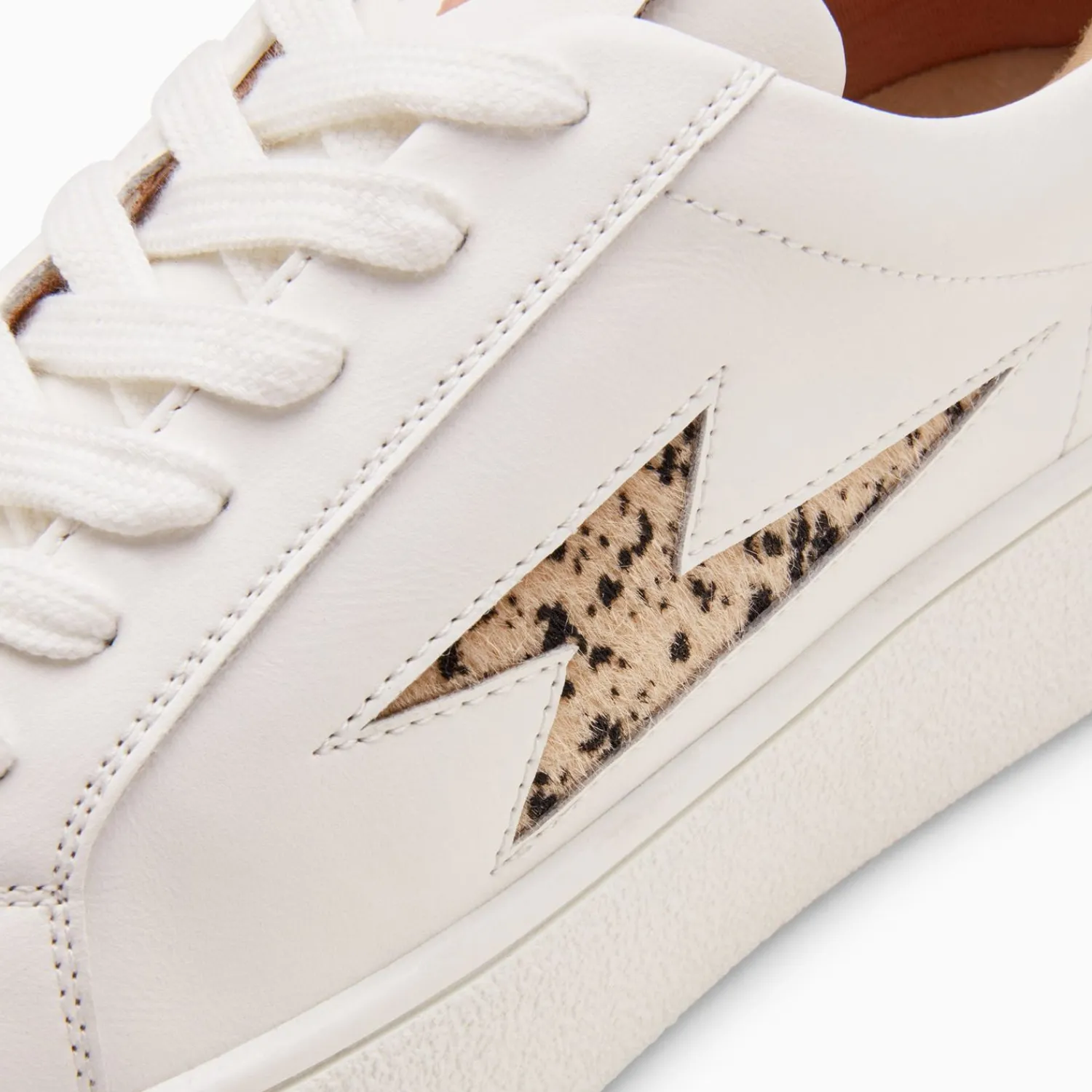 Vanessa Wu Sneakers>Baskets Eclair Tiff Blanc Et Beige Imprime Guepard A Lacets