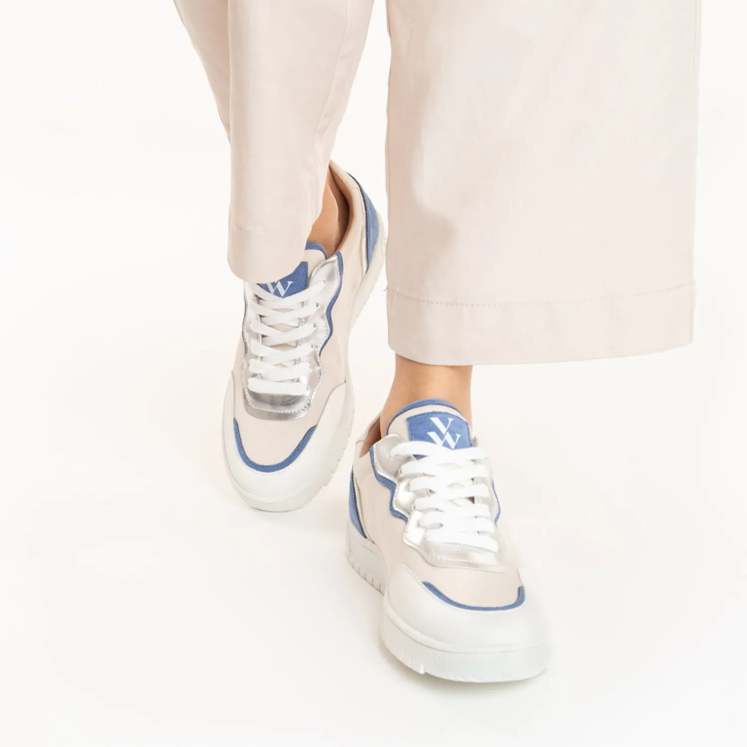 Vanessa Wu Sneakers>Baskets Enora En Toile Beige A Details Bleu Et Argent