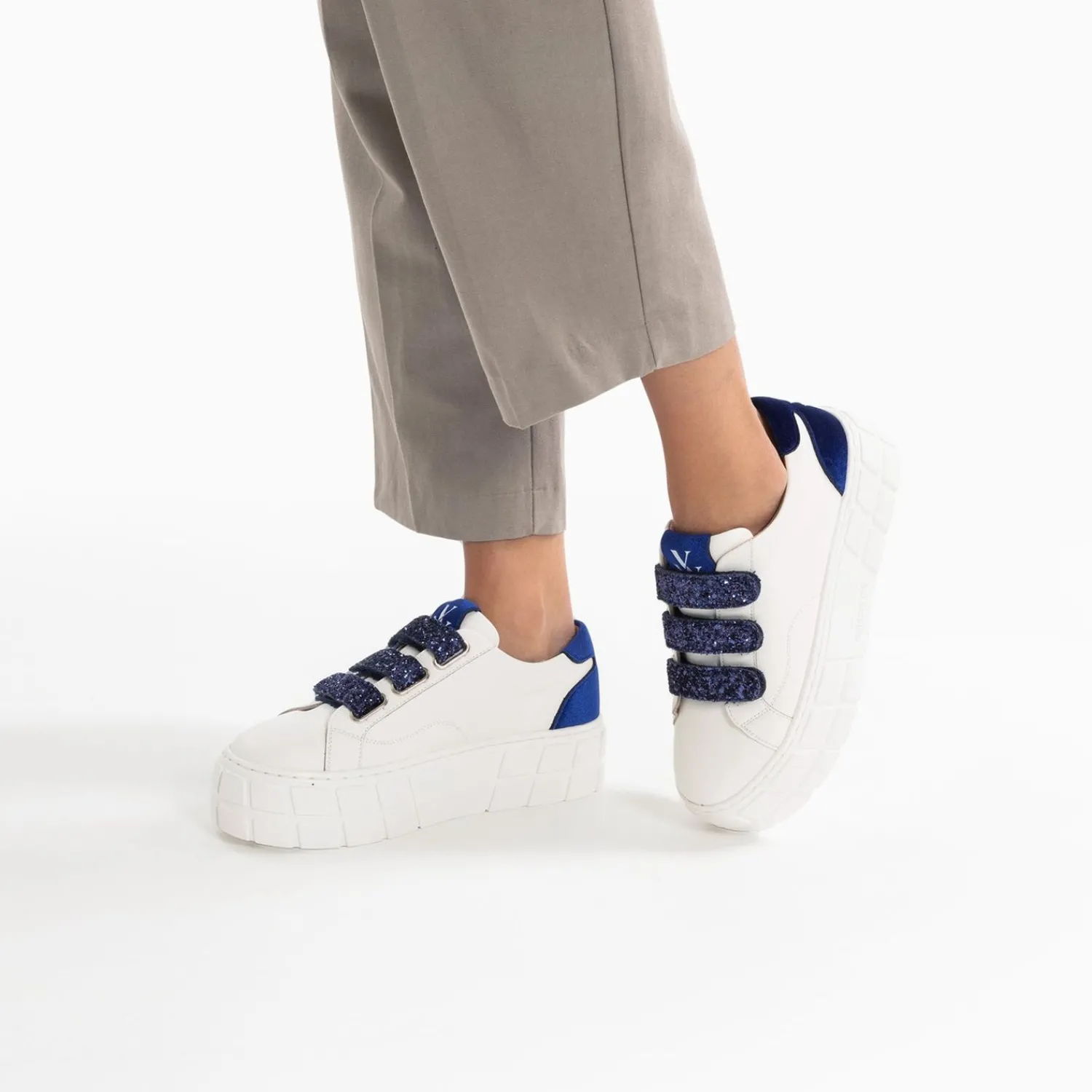 Vanessa Wu Sneakers>Baskets Monica Blanc Et Bleu Marine A Scratchs Glitter Et Plateforme
