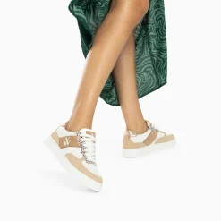 Vanessa Wu Sneakers>Baskets Monogramme Flavie Perforees Blanc Et Beige A Lacets