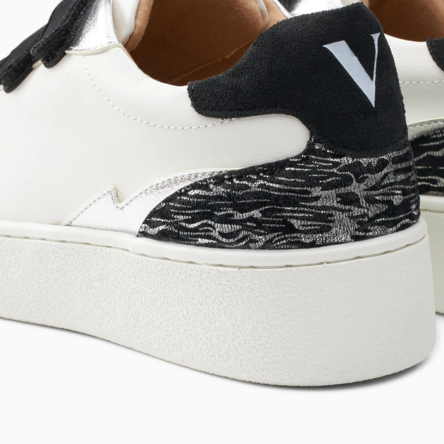 Vanessa Wu Sneakers>Baskets Nahia Blanc Et Argent A Scratchs Noirs