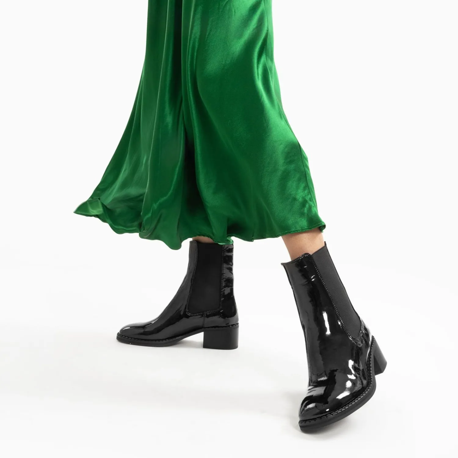 Vanessa Wu Bottines>Bottines Chelsea Carole Montantes Noires Vernies