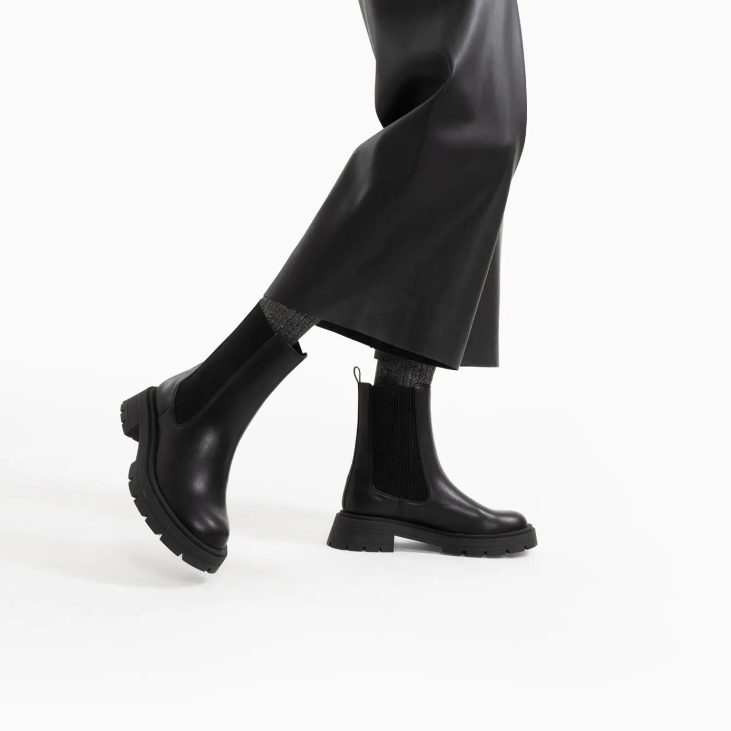 Vanessa Wu Bottines>Bottines Chelsea Phoebe Noires A Semelle Oversize