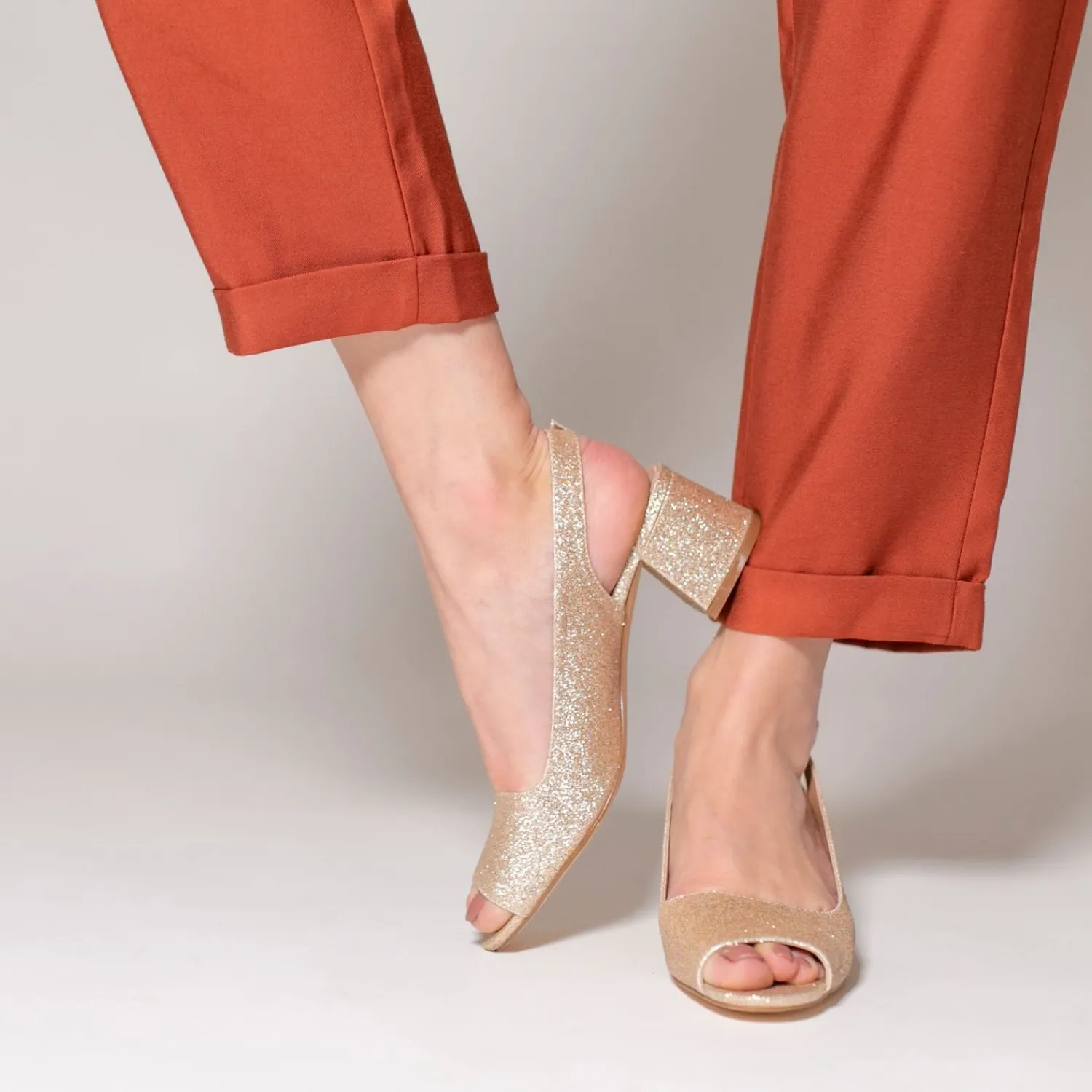Vanessa Wu Escarpins>Escarpins Peep-Toe Maureen A Paillettes Or
