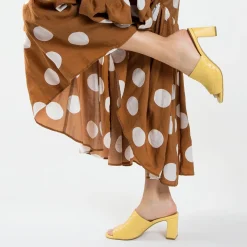Vanessa Wu Sandales À Talon, Compensées>Mules A Talon Melaurie Jaunes Effet Tresse