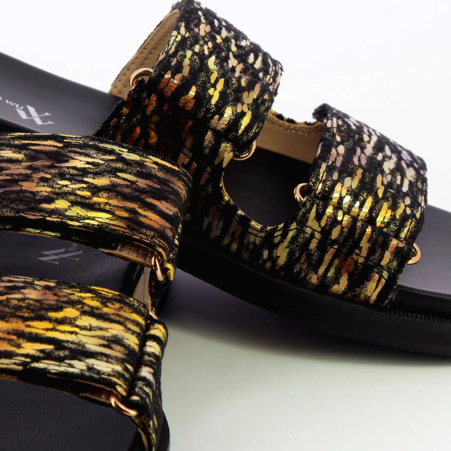 Vanessa Wu Sandales Plates>Mules Philippine Noir Et Or A Scratchs