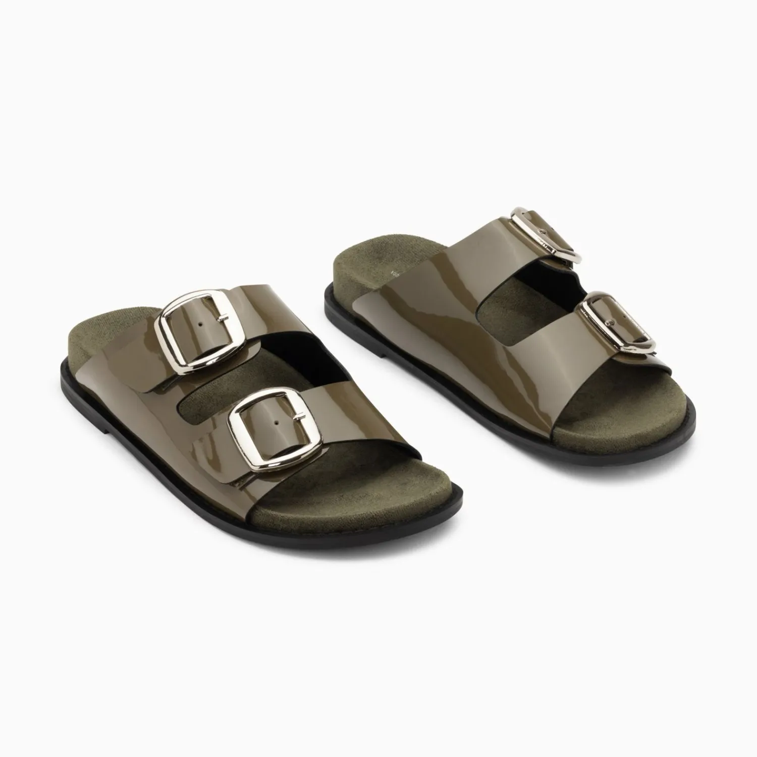Vanessa Wu Sandales Plates>Mules Plates Celia Kaki Verni A Boucles Oversize