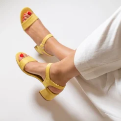 Vanessa Wu Sandales À Talon, Compensées>Sandales Melissa Jaunes A Petit Talon Epais