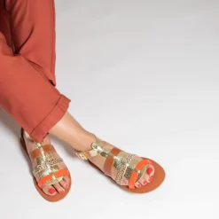 Vanessa Wu Sandales Plates>Spartiates Laurine Or Et Camel A Bride Orange